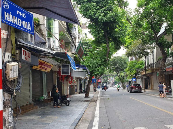 'Thủ phủ' đồ chơi trẻ em ở Hà Nội phủ bạt, vắng lặng trước Tết Trung thu