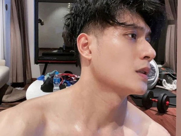 Tình trẻ kém 12 tuổi của Lệ Quyên khoe ảnh cởi trần 'mướt mát', người xem đỏ mặt vì 1 chi tiết!