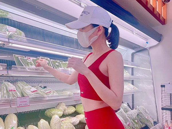 Bị chỉ trích vì loạt ảnh khoe vòng 3 ở siêu thị, Lệ Quyên nổi cơn thịnh nộ còn đòi tát antifan vì hỗn láo