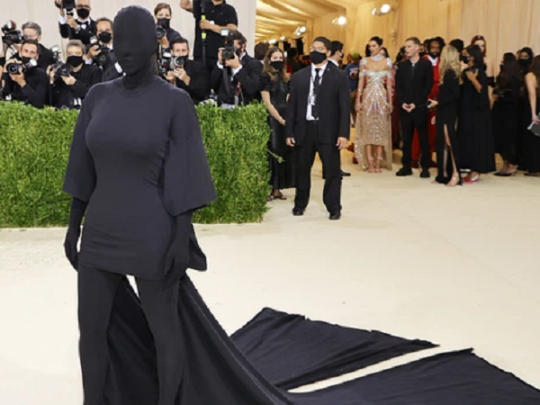 Phát hiện lý do Kim Kardashian mặc đồ đen xì xì tối hơn 'tiền đồ chị Dậu' tại MET Gala 2021, có liên quan đến chồng cũ Kanye West?