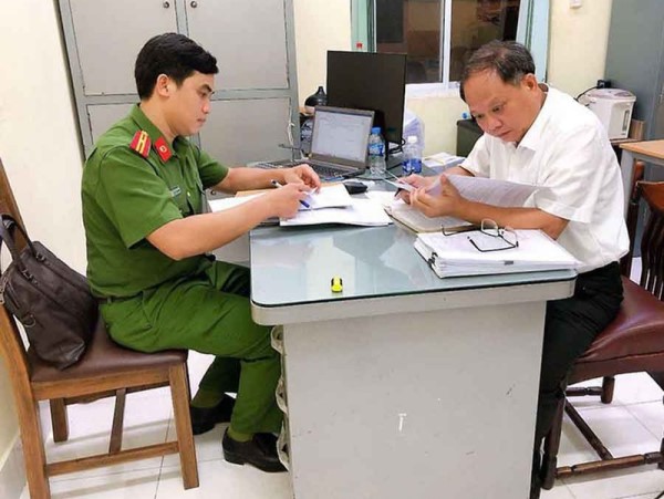 Vụ bán rẻ cổ phần cho Nguyễn Kim: Ông Tất Thành Cang nói cấp dưới báo cáo không thật