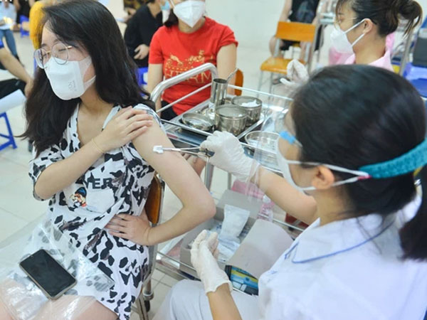 Hà Nội nhận thêm 418.200 liều vaccine Vero Cell, phân bổ về 13 quận, huyện, thị xã như thế nào?