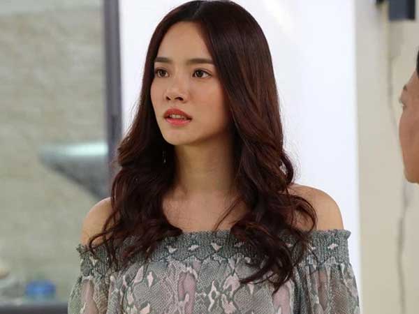 Nửa đêm tỉnh dậy không thấy chồng, tôi hốt hoảng đi tìm để rồi muối mặt khi nghe cô hàng xóm hét lớn: 'Anh ấy đang ở đây này!'