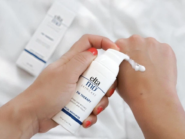 Quy trình skincare buổi tối của một bác sĩ: Retinol thì dùng loại đắt, sữa rửa mặt chỉ cần sản phẩm bình dân này
