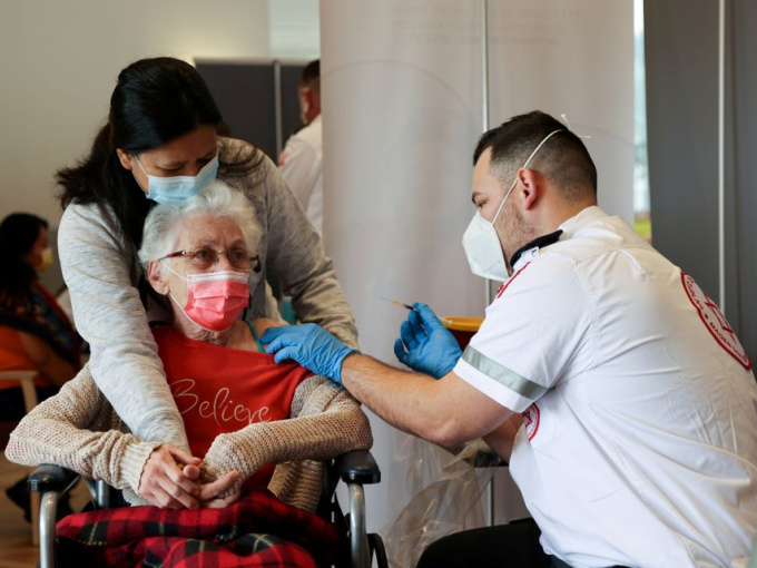 Nghiên cứu của Israel: Tiêm vaccine mũi thứ ba có thể sinh lượng kháng thể gấp 10 lần