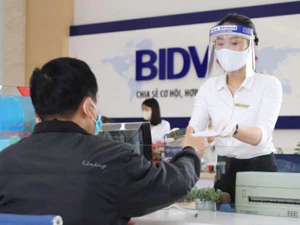 Vì sao mặt bằng lãi suất huy động tiếp tục giảm sâu?