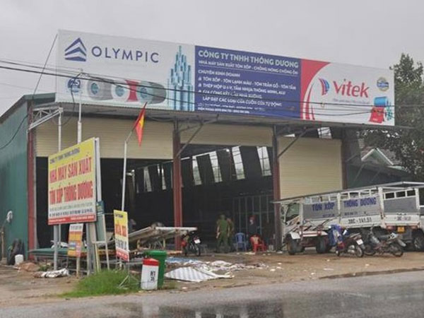Giám đốc công ty bị máy cán tôn cuốn tử vong trong ngày đầu hoạt động trở lại