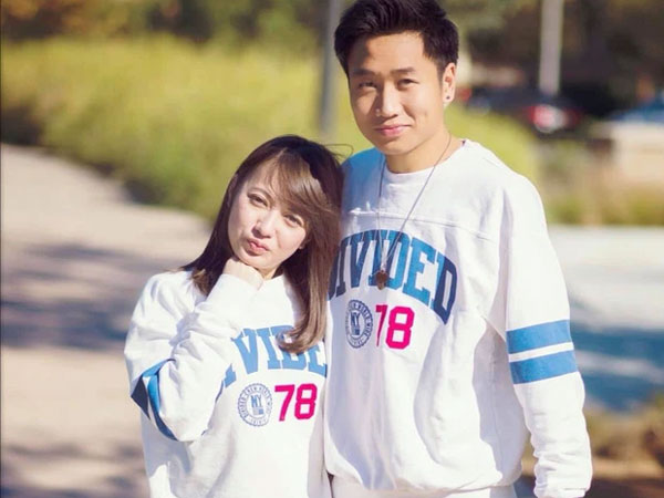 'Sao nhí triệu view' đình đám kỷ niệm 8 năm yêu bạn trai ở Mỹ, màn phát 'cẩu lương' nhìn mà hạnh phúc lây