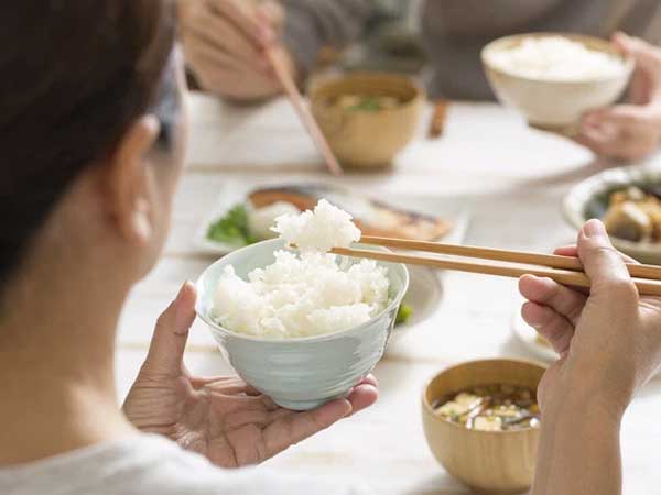 3 điều bất thường sau bữa ăn cho thấy đường huyết của bạn đang cao quá mức, hãy ghi nhớ '3 TRÁNH - 2 LÀM' để cứu mình