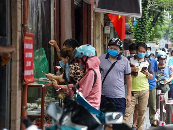 Phường buộc tiệm bánh trung thu nổi tiếng ở Hà Nội đóng cửa 2 cơ sở, cử công an chốt trực tại đây