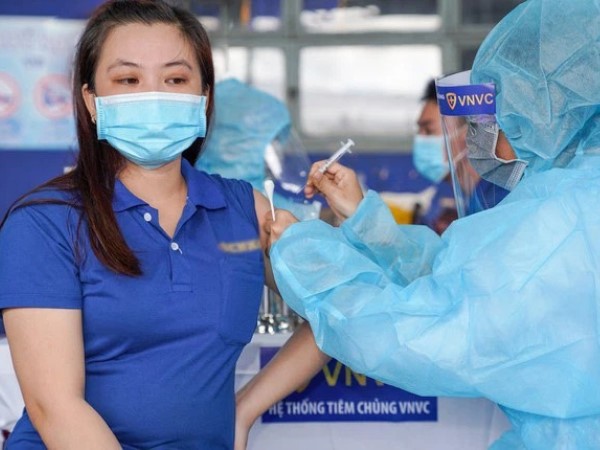 TP.HCM: Thời gian giãn cách 2 mũi AstraZeneca rút ngắn xuống 6 tuần