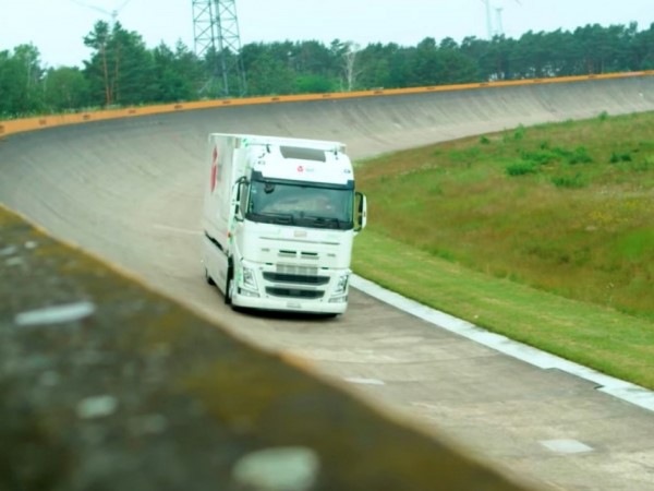Xe tải điện Futuricum lập kỷ lục Guinness thế giới đi được 1.099 km trong một lần sạc