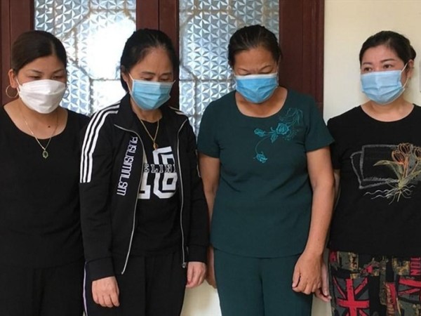 Bắt quả tang 4 phụ nữ đánh bạc bằng... kẹo cao su