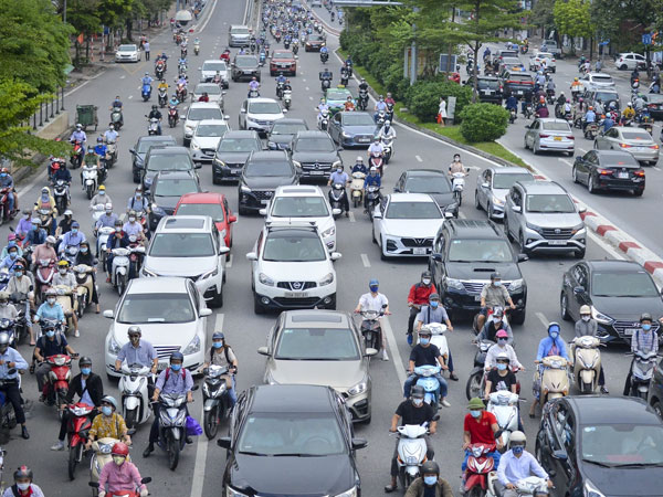 Hà Nội tháo dỡ 39 chốt kiểm soát, nới lỏng 19 địa bàn, nhiều tuyến phố 'tấp nập'