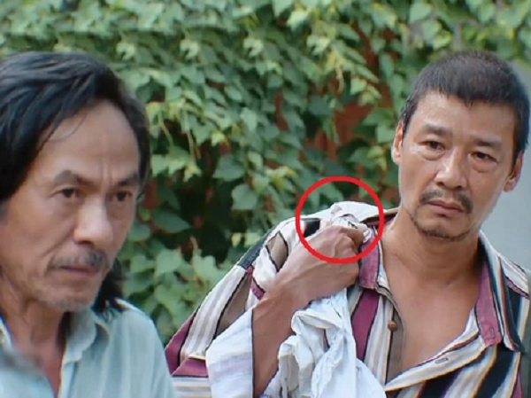 Hương Vị Tình Thân dùng dây áo ngực làm đạo cụ, dân mạng thắc mắc: 'Đạo diễn có ý đồ gì vậy?'