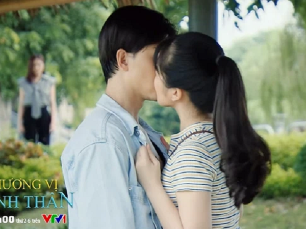 Hương vị tình thân: Thy quay mặt bỏ đi khi 'trà xanh' cưỡng hôn rồi nói lời yêu Huy, không có màn 'xử đẹp' nào như khán giả mong chờ