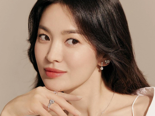 Song Hye Kyo khoe nhan sắc tuổi 40 trẻ trung choáng ngợp trong bộ ảnh mới