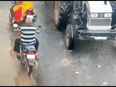 Video: Ngã vào gầm xe máy kéo, đôi nam nữ thoát chết cực khó tin