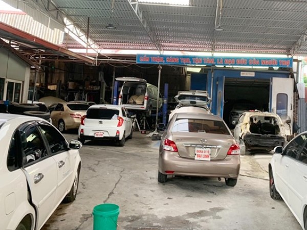 Được mở cửa trở lại, chủ gara vừa mừng vừa lo