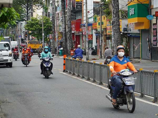 Shipper chạy liên quận ở TPHCM: Dân vẫn khó đặt giao hàng, cước phí đắt đỏ