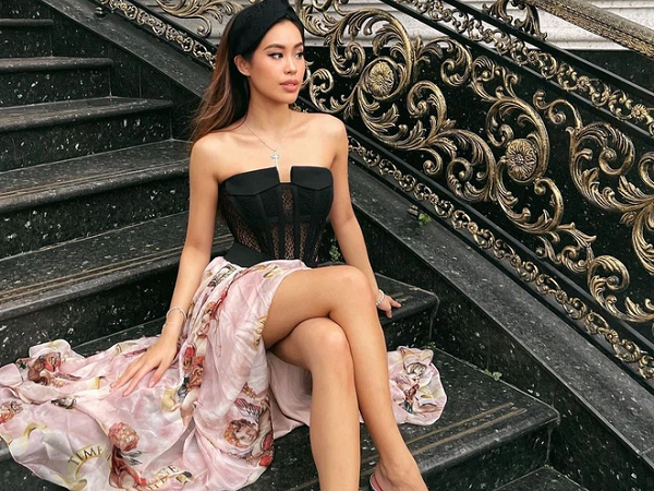 'Đệ nhất rich kid' Tiên Nguyễn đăng ảnh sống ảo, tiện hé lộ phía trong lâu đài quận 2 'chật hẹp' vì toàn đồ đắt tiền