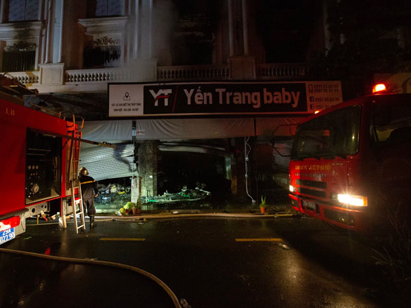 Hà Nội: Cháy lớn cửa hàng quần áo trẻ em cao cấp ở Ninh Hiệp trong đêm, nhiều tài sản bị thiêu rụi