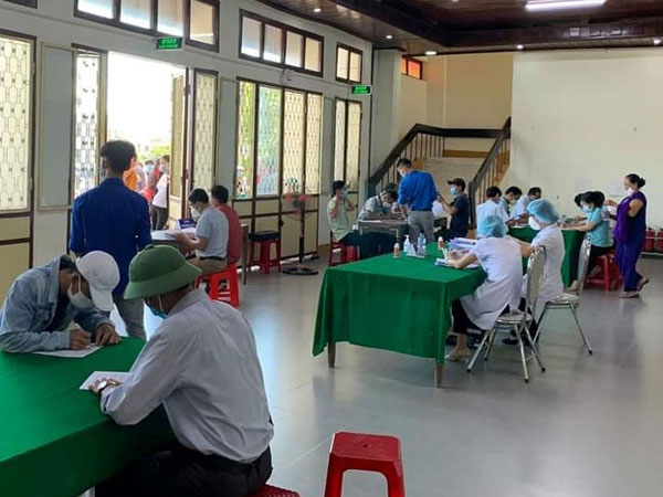 Vụ cô giáo tiêm 2 mũi vắc xin trong 10 phút, còn muốn tiêm luôn 4 mũi: Sức khỏe hiện ra sao?