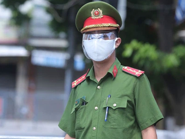 Ảnh: Phong toả 1 ngõ ở Giáp Nhị, tìm người tiêm vắc-xin liên quan ca F0 bán rau củ tại quận Hoàng Mai