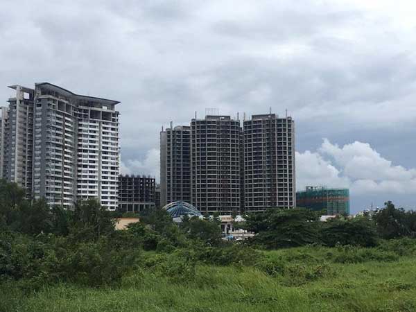 Hàng 'chất đống' nhưng giá BĐS vẫn không giảm