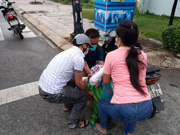 Bình Dương: Đang đi họp chống dịch, Giám đốc Trung tâm Y tế lao xuống đỡ đẻ cho sản phụ giữa đường