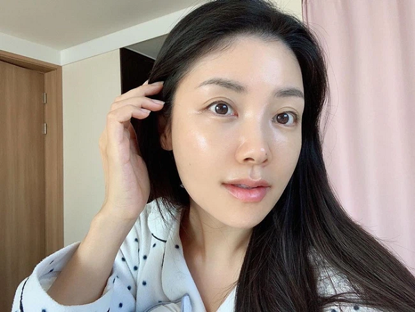 Da sạm nám và có rãnh nhăn, bạn cần bình tĩnh bổ sung ngay chất chống oxy hóa vào chu trình dưỡng da