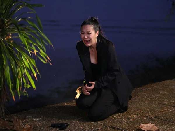 Nhận được 4 con gà do mẹ chồng gửi, vợ tôi bật khóc nức nở rồi bỏ vào phòng nhốt mình lại