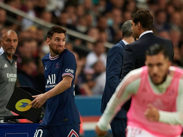 Messi tỏ thái độ bất mãn, từ chối bắt tay HLV Pochettino khi bị thay ra sớm