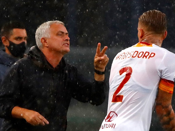 HLV Mourinho thua trận đầu tiên ở Serie A 2021/22, Roma mất ngôi đầu