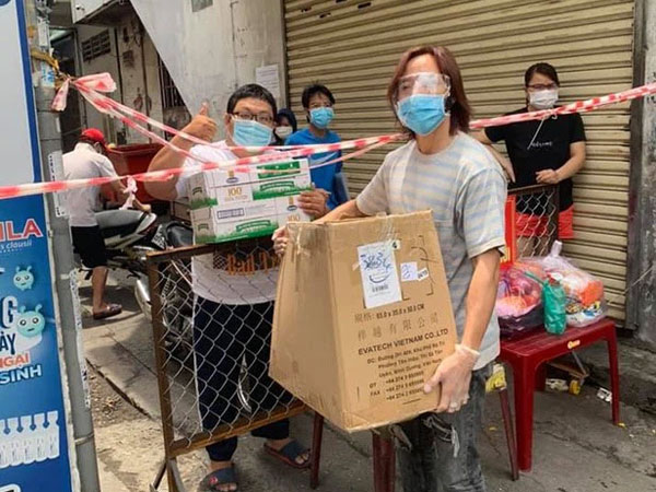 Ông xã Việt Hương lên tiếng cảnh báo chiêu trò lừa đảo mùa dịch: '8 người 1 tài khoản'
