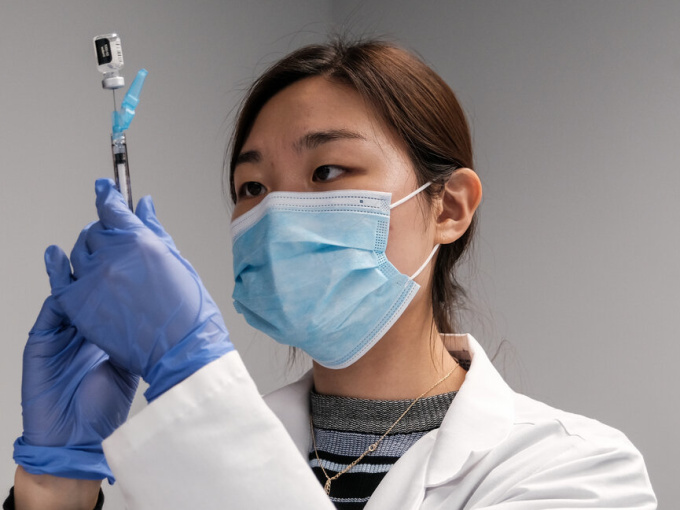 Nghiên cứu mới của Mỹ chỉ ra mức độ giảm hiệu quả của vaccine Covid-19 Pfizer và Moderna