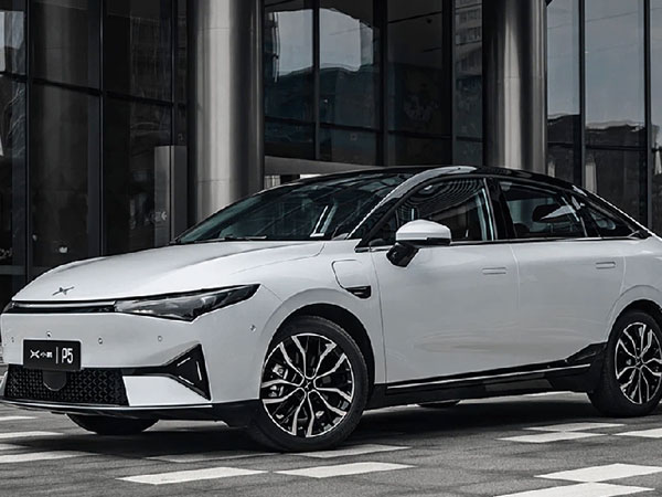 Phát sốt với mẫu ô tô điện mới ngập công nghệ, no pin đi 600 km, giá ngang VinFast VF e34
