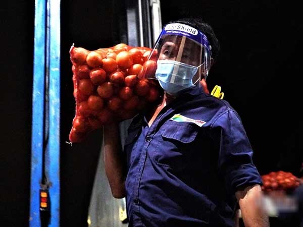 TP.HCM mở lại 3 chợ đầu mối lớn, hàng nghìn tấn nông sản đổ về