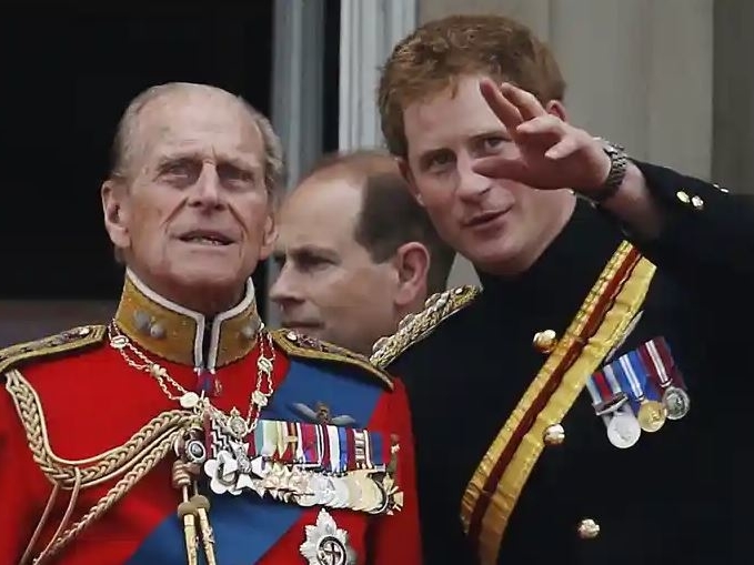 Harry 'đình chiến' với Hoàng gia vì lý do đặc biệt