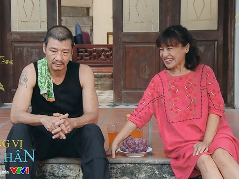 Hương vị tình thân tập 40: Bà Bích chê Long yếu sinh lý khi thấy Thy có bầu trước Nam, nhờ ông Sinh dọa bà Sa khiếp vía