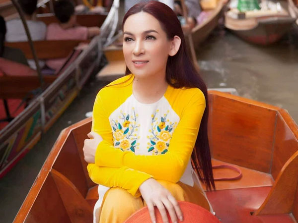 Phi Nhung đã tỉnh táo, có phản ứng, bật khóc khi nghe nhắc đến con gái và 23 con nuôi mồ côi?