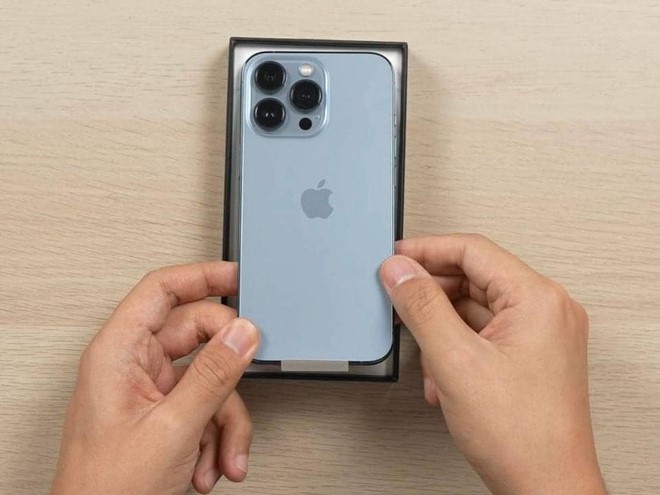 Unbox cả 4 mẫu iPhone 13, màu xanh sierra nhận được 'mưa' lời khen vì quá xuất sắc!