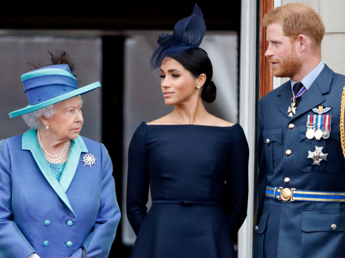 Harry, Meghan được yêu cầu đưa con gái trở lại Anh gặp Nữ hoàng để tránh 'hối hận' cả đời