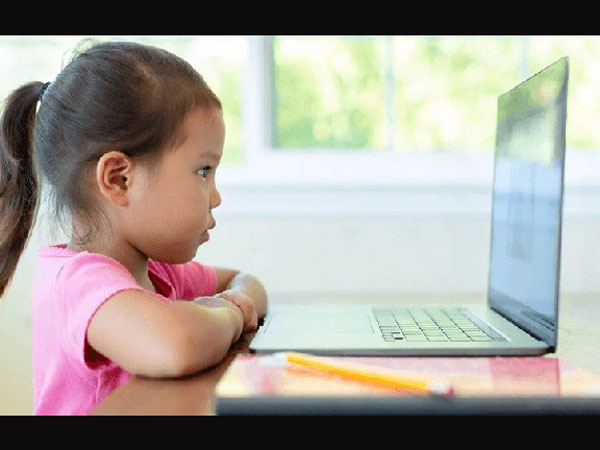 Học sinh cứ được thêm vào lớp học online lại 'nhảy' ra, thầy cô tưởng trò trốn học, 1 tuần sau phát hiện sự thật động trời