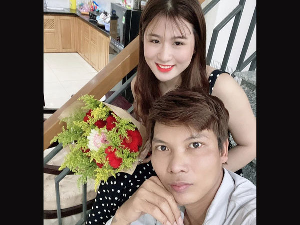 Cách ghen cực dễ thương của Lộc Fuho khi 'học trò' dòm ngó vợ 'thầy' trên livestream