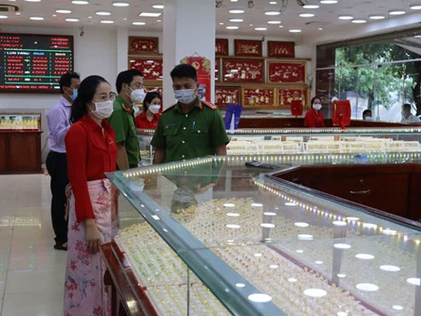 Vụ nữ nhân viên trộm hơn 2.300 nhẫn vàng: Số tiền gần 10 tỷ đồng từ bán vàng được dùng đầu tư vào tiền ảo