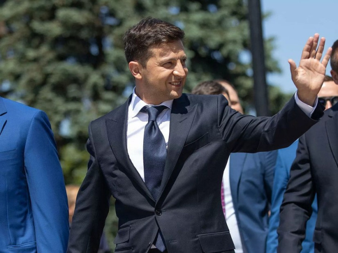 NÓNG: Phụ tá Tổng thống Ukraine bị tấn công ám sát - 10 phát đạn liên tiếp găm vào xe