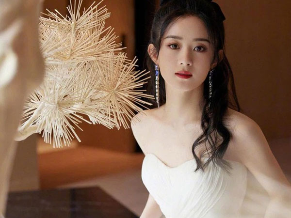 Triệu Lệ Dĩnh từng bị 1 biên kịch tố 'lừa' rất nhiều người vì ngoại hình và tính cách 1 trời 1 vực, chuyện gì thế này?