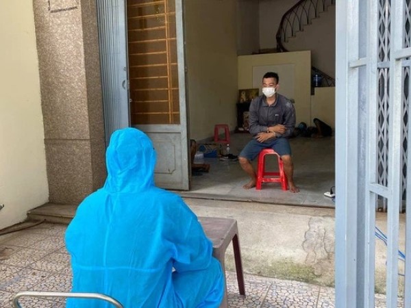 TP.HCM: Bắt 5 người đang trèo tường vào trộm đồ, 2 người dương tính SARS-CoV-2