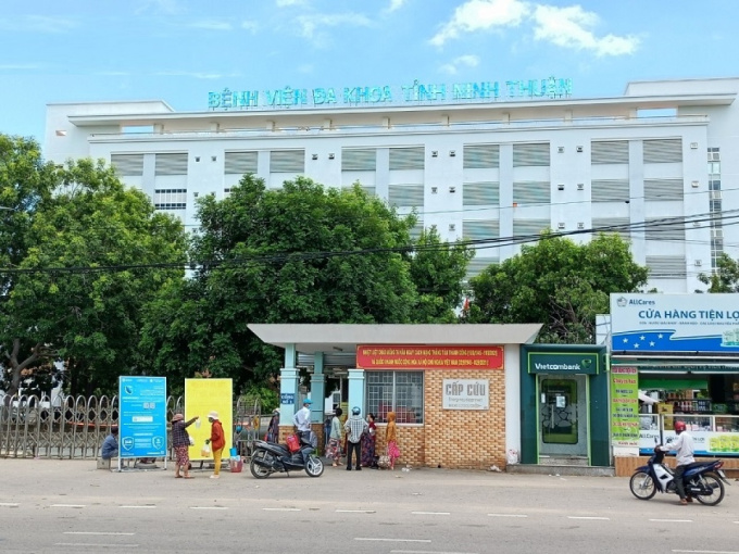 Con gái một cán bộ đi công tác cùng mẹ mắc Covid-19, cả đoàn phải cách ly